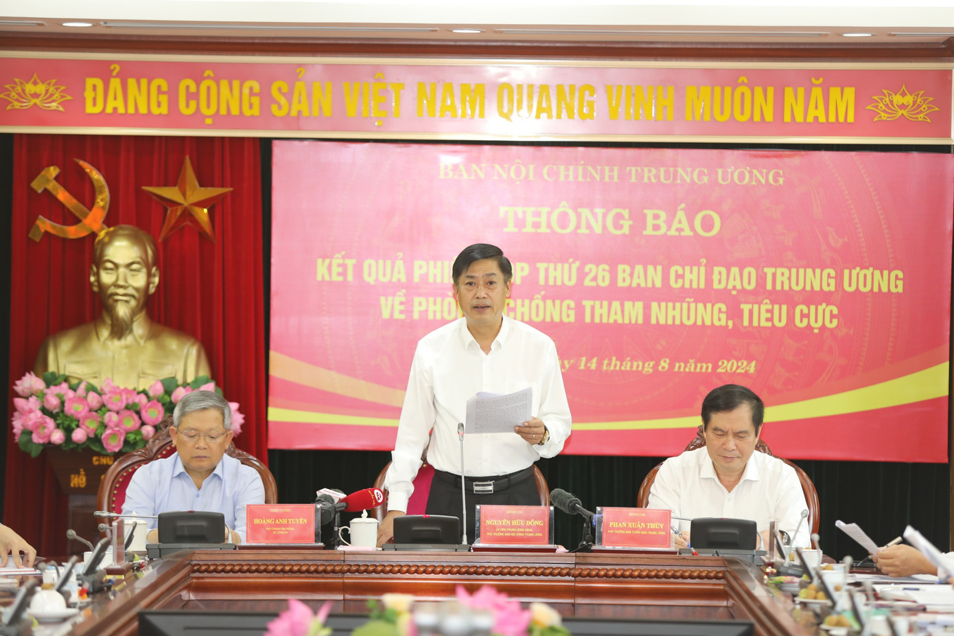 Ông Nguyễn Hữu Đông, Phó ban Nội chính Trung ương thông tin kết quả phiên họp thứ 26 Ban Chỉ đạo Trung ương về PCTNTC. Ảnh: PV.