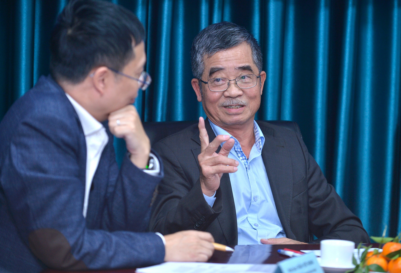 TS Đinh Duy Hòa - nguyên Vụ trưởng Vụ Cải cách hành chính (Bộ Nội vụ) trao đổi tại tọa đàm. Ảnh: Báo Thanh niên.