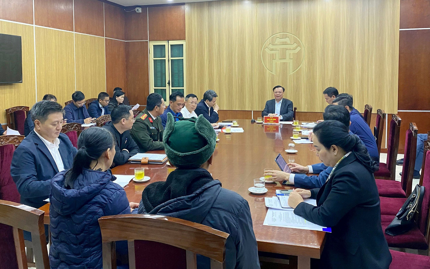 Bí thư Thành uỷ Hà Nội Đinh Tiến Dũng trong một cuộc tiếp công dân. Ảnh: PV. Bí thư Thành uỷ Hà Nội Đinh Tiến Dũng trong một cuộc tiếp công dân. Ảnh: PV.