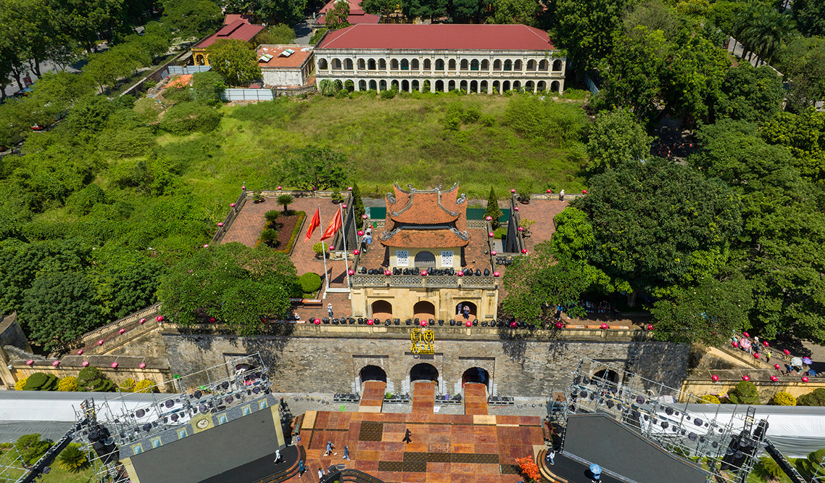 Hà Nội có nhiều công trình lưu giữ các giá trị lịch sử lâu đời như Hoàng thành Thăng Long, Văn miếu Quốc Tử Giám.