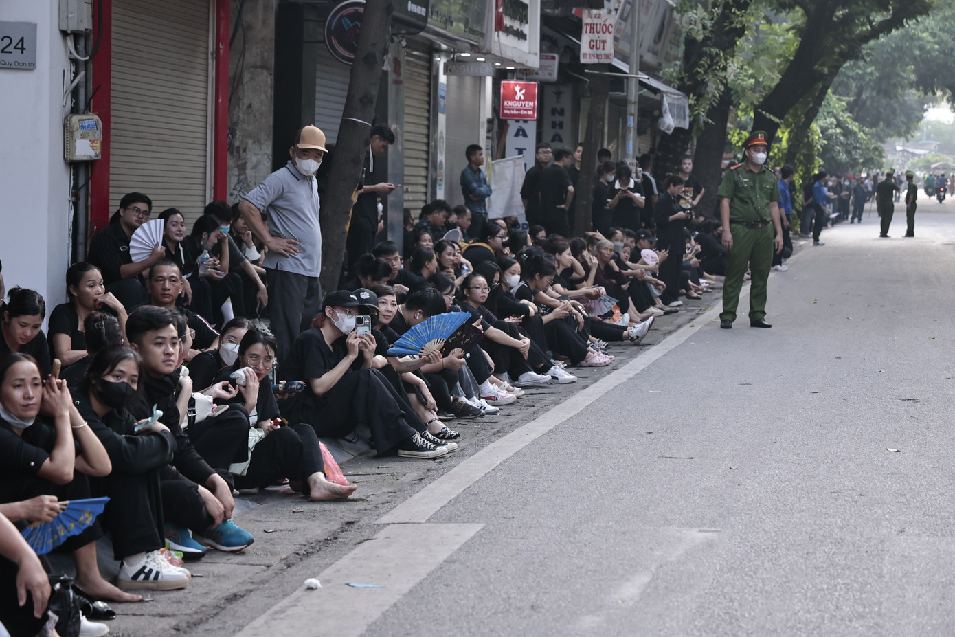 Theo thông báo từ Ban Tổ chức Lễ tang, ngày 26/7, lễ viếng Tổng Bí thư được tổ chức từ 7 giờ đến 13 giờ. Lễ truy điệu Tổng Bí thư Nguyễn Phú Trọng được tổ chức lúc 13 giờ ngày 26/7 tại Nhà tang lễ Quốc gia số 5 Trần Thánh Tông, thành phố Hà Nội. Ảnh: Như Ý.