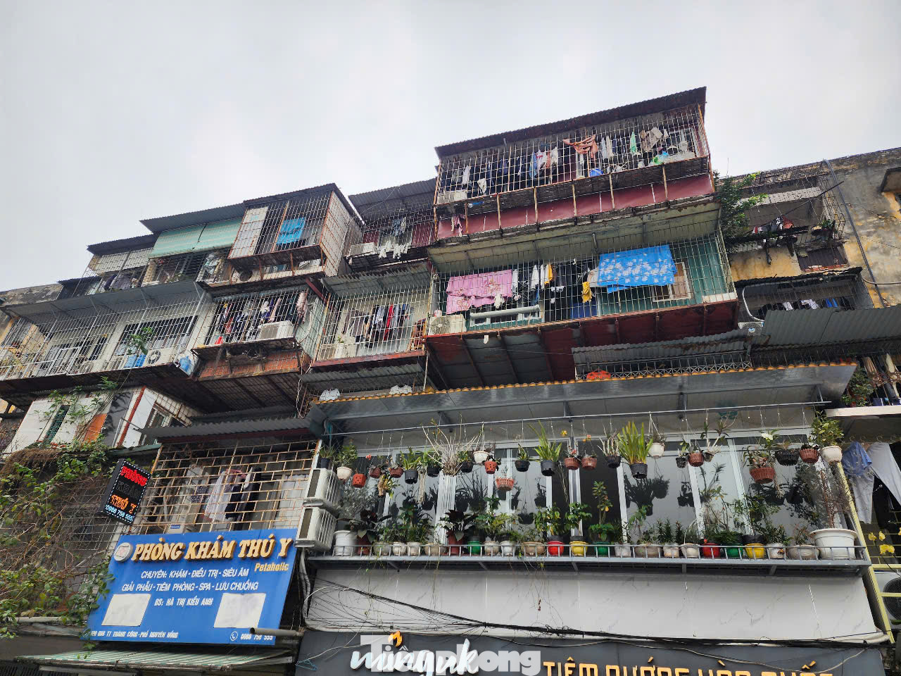 Hà Nội vừa phân cấp, ủy quyền một số nhiệm vụ liên quan đến việc cải tạo chung cư cũ trên địa bàn. Ảnh: Trần Hoàng - Thanh Hiếu.