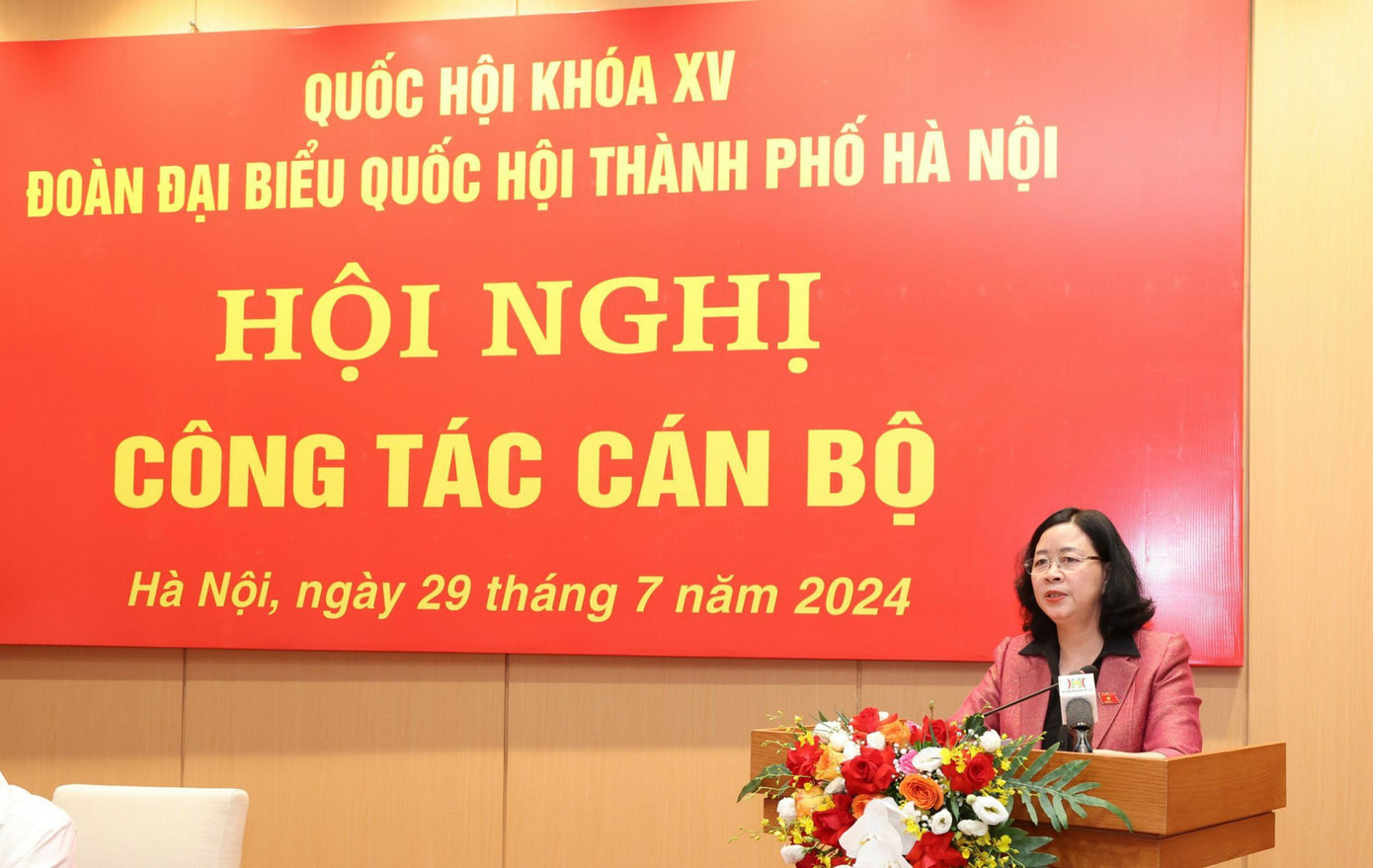 Bí thư Thành uỷ Hà Nội - Trưởng Đoàn Đại biểu Quốc hội thành phố Hà Nội Bùi Thị Minh Hoài phát biểu nhận nhiệm vụ. Ảnh: Viết Thành. Bí thư Thành uỷ Hà Nội - Trưởng Đoàn Đại biểu Quốc hội thành phố Hà Nội Bùi Thị Minh Hoài phát biểu nhận nhiệm vụ. Ảnh: Viết Thành.