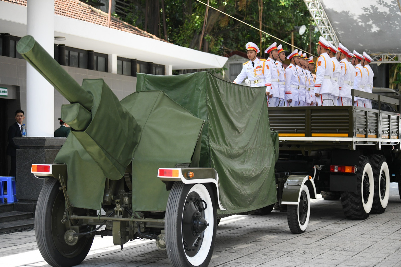 Xe linh xa phục vụ Lễ tang Tổng Bí thư Nguyễn Phú Trọng trong khuôn viên Nhà tang lễ Quốc gia. Ảnh: Như Ý. Xe linh xa phục vụ Lễ tang Tổng Bí thư Nguyễn Phú Trọng trong khuôn viên Nhà tang lễ Quốc gia. Ảnh: Như Ý.