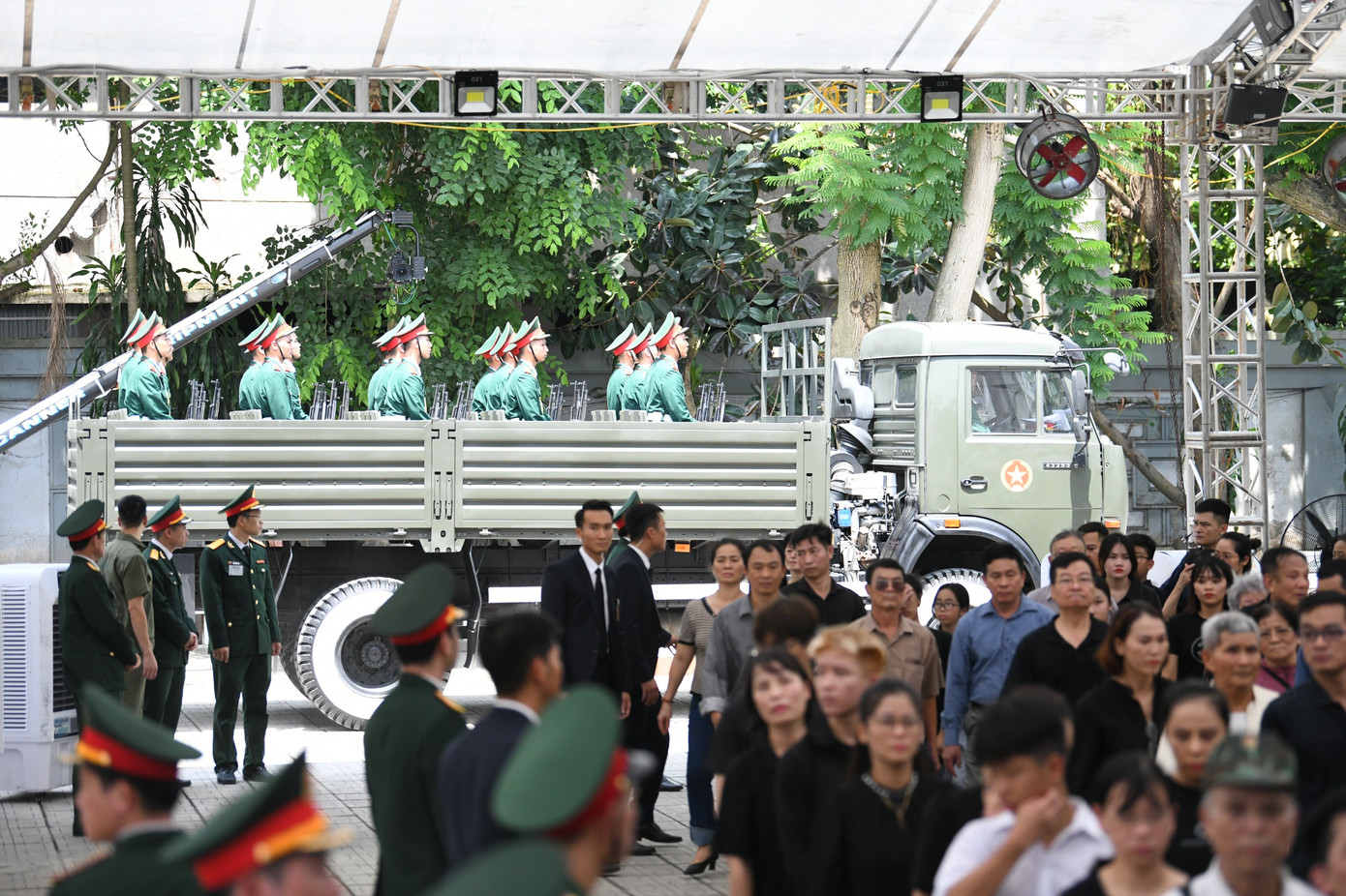 Lễ truy điệu Tổng Bí thư Nguyễn Phú Trọng được tổ chức lúc 13h hôm nay (26/7) tại Nhà tang lễ Quốc gia. Lễ an táng diễn ra lúc 15h cùng ngày tại Nghĩa trang Mai Dịch, Hà Nội. Lễ truy điệu Tổng Bí thư Nguyễn Phú Trọng được tổ chức cùng thời gian trên tại Hội trường Thống Nhất (TP.HCM) và tại quê nhà xã Đông Hội, huyện Đông Anh (Hà Nội). Lễ truy điệu Tổng Bí thư Nguyễn Phú Trọng được tổ chức lúc 13h hôm nay (26/7) tại Nhà tang lễ Quốc gia. Lễ an táng diễn ra lúc 15h cùng ngày tại Nghĩa trang Mai Dịch, Hà Nội. Lễ truy điệu Tổng Bí thư Nguyễn Phú Trọng được tổ chức cùng thời gian trên tại Hội trường Thống Nhất (TP.HCM) và tại quê nhà xã Đông Hội, huyện Đông Anh (Hà Nội).