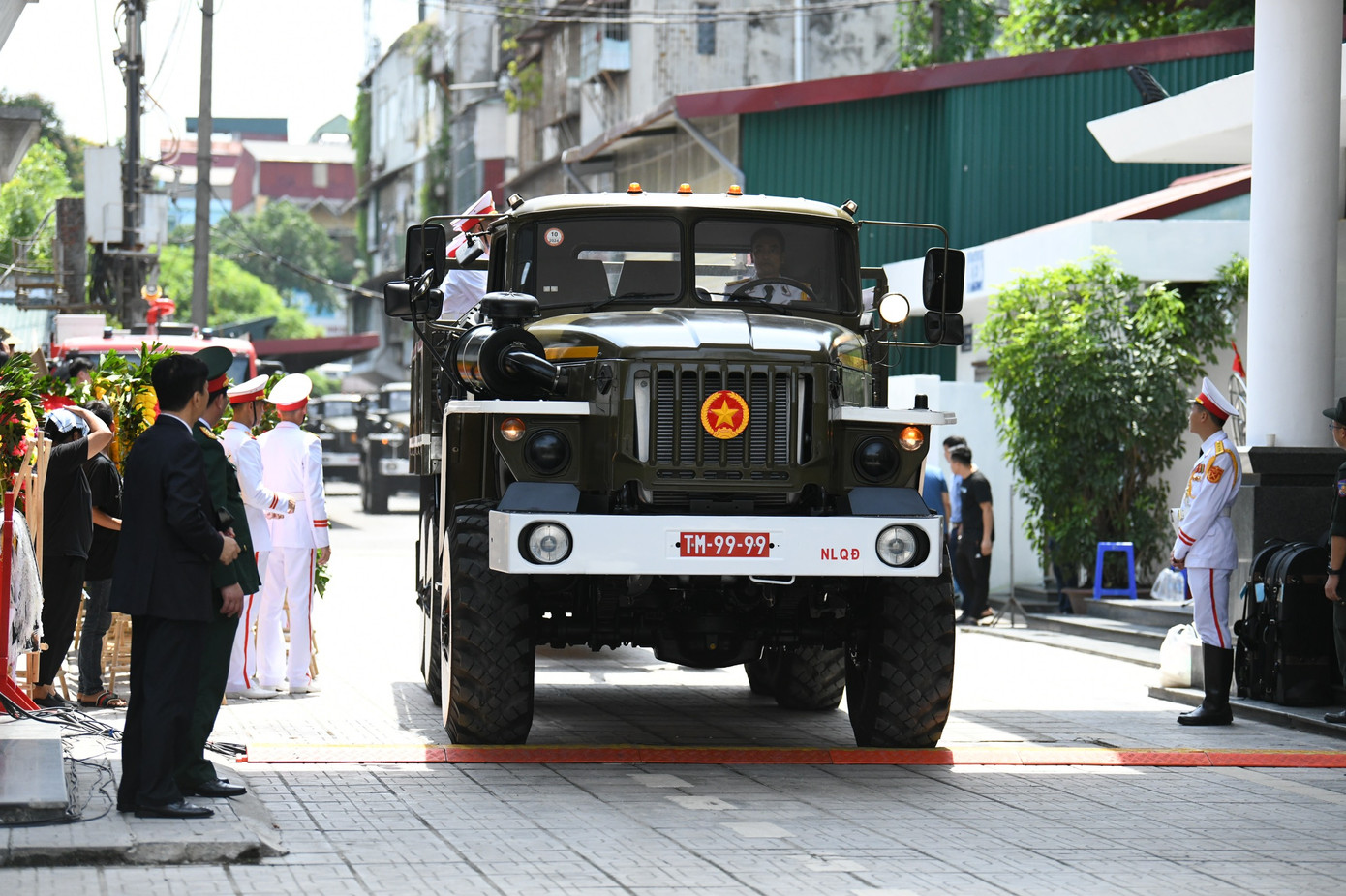 Lễ truy điệu Tổng Bí thư Nguyễn Phú Trọng được tổ chức lúc 13h hôm nay (26/7) tại Nhà tang lễ Quốc gia. Lễ an táng diễn ra lúc 15h cùng ngày tại Nghĩa trang Mai Dịch, Hà Nội. Lễ truy điệu Tổng Bí thư Nguyễn Phú Trọng được tổ chức cùng thời gian trên tại Hội trường Thống Nhất (TP.HCM) và tại quê nhà xã Đông Hội, huyện Đông Anh (Hà Nội). Lễ truy điệu Tổng Bí thư Nguyễn Phú Trọng được tổ chức lúc 13h hôm nay (26/7) tại Nhà tang lễ Quốc gia. Lễ an táng diễn ra lúc 15h cùng ngày tại Nghĩa trang Mai Dịch, Hà Nội. Lễ truy điệu Tổng Bí thư Nguyễn Phú Trọng được tổ chức cùng thời gian trên tại Hội trường Thống Nhất (TP.HCM) và tại quê nhà xã Đông Hội, huyện Đông Anh (Hà Nội).
