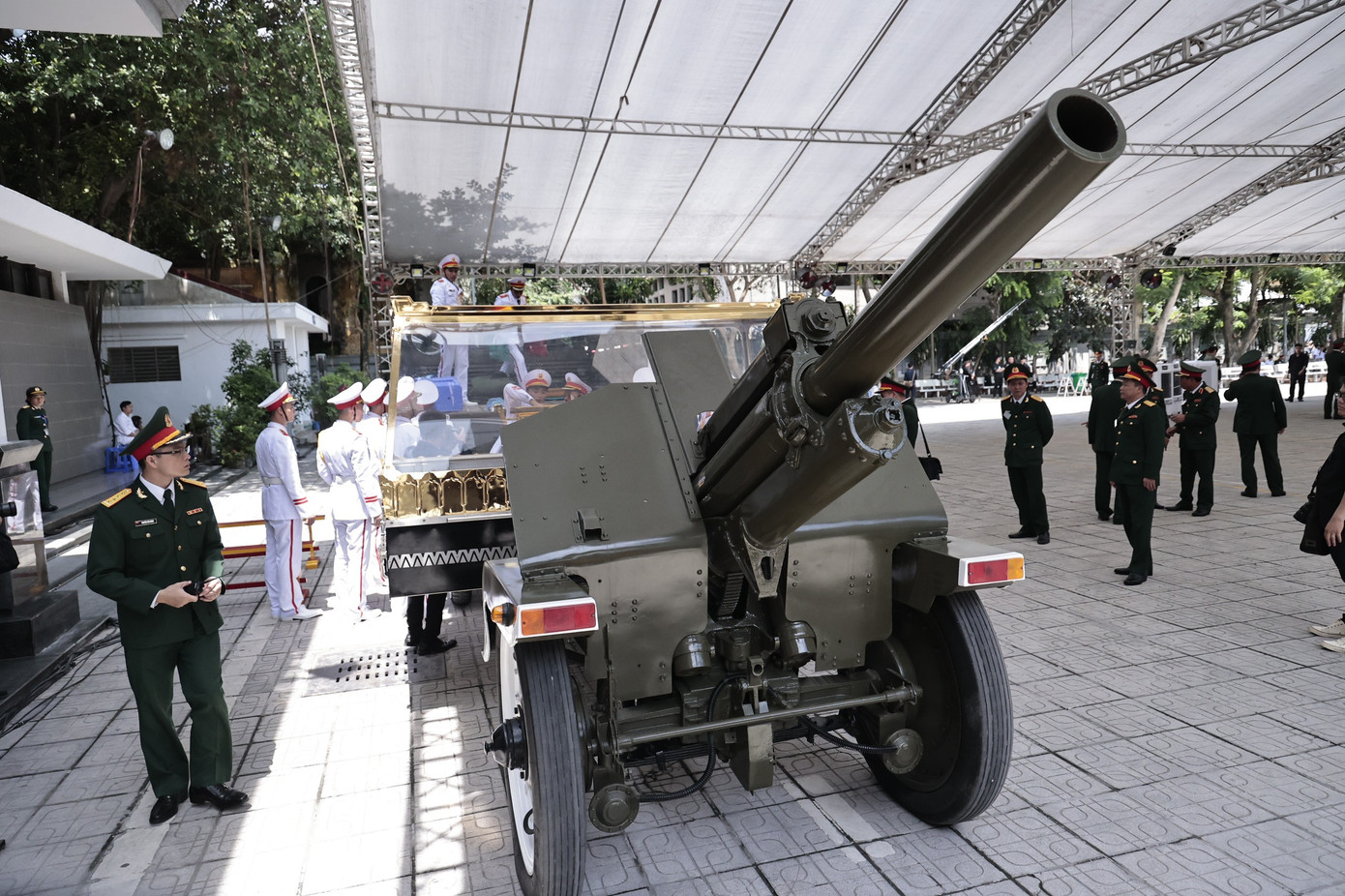 Xe linh xa phục vụ Lễ tang Tổng Bí thư Nguyễn Phú Trọng trong khuôn viên Nhà tang lễ Quốc gia. Ảnh: Như Ý. Xe linh xa phục vụ Lễ tang Tổng Bí thư Nguyễn Phú Trọng trong khuôn viên Nhà tang lễ Quốc gia. Ảnh: Như Ý.