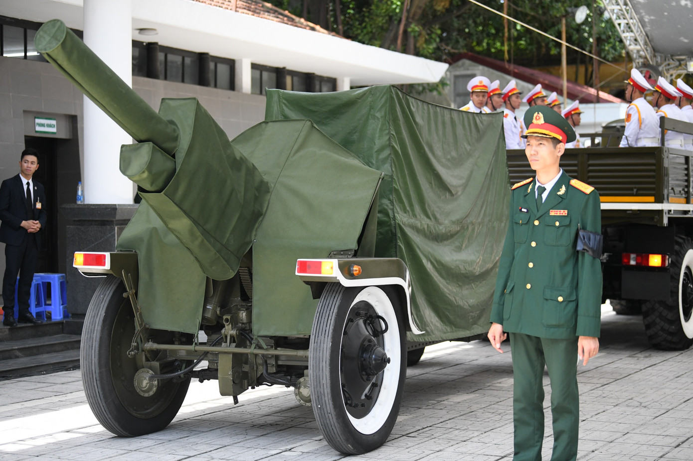 Xe linh xa phục vụ Lễ tang Tổng Bí thư Nguyễn Phú Trọng trong khuôn viên Nhà tang lễ Quốc gia. Ảnh: Như Ý. Xe linh xa phục vụ Lễ tang Tổng Bí thư Nguyễn Phú Trọng trong khuôn viên Nhà tang lễ Quốc gia. Ảnh: Như Ý.