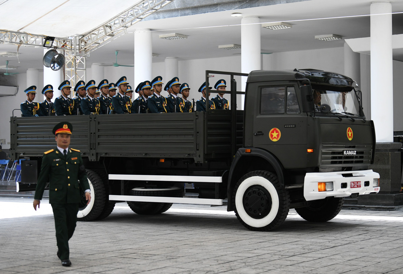 Lễ truy điệu Tổng Bí thư Nguyễn Phú Trọng được tổ chức lúc 13h hôm nay (26/7) tại Nhà tang lễ Quốc gia. Lễ an táng diễn ra lúc 15h cùng ngày tại Nghĩa trang Mai Dịch, Hà Nội. Lễ truy điệu Tổng Bí thư Nguyễn Phú Trọng được tổ chức cùng thời gian trên tại Hội trường Thống Nhất (TP.HCM) và tại quê nhà xã Đông Hội, huyện Đông Anh (Hà Nội). Lễ truy điệu Tổng Bí thư Nguyễn Phú Trọng được tổ chức lúc 13h hôm nay (26/7) tại Nhà tang lễ Quốc gia. Lễ an táng diễn ra lúc 15h cùng ngày tại Nghĩa trang Mai Dịch, Hà Nội. Lễ truy điệu Tổng Bí thư Nguyễn Phú Trọng được tổ chức cùng thời gian trên tại Hội trường Thống Nhất (TP.HCM) và tại quê nhà xã Đông Hội, huyện Đông Anh (Hà Nội).