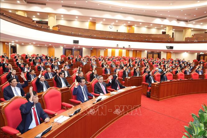 Các đại biểu biểu quyết thông qua Nghị quyết Hội nghị Trung ương lần thứ 10, khóa XIII. Ảnh: Trí Dũng/TTXVN. Các đại biểu biểu quyết thông qua Nghị quyết Hội nghị Trung ương lần thứ 10, khóa XIII. Ảnh: Trí Dũng/TTXVN.