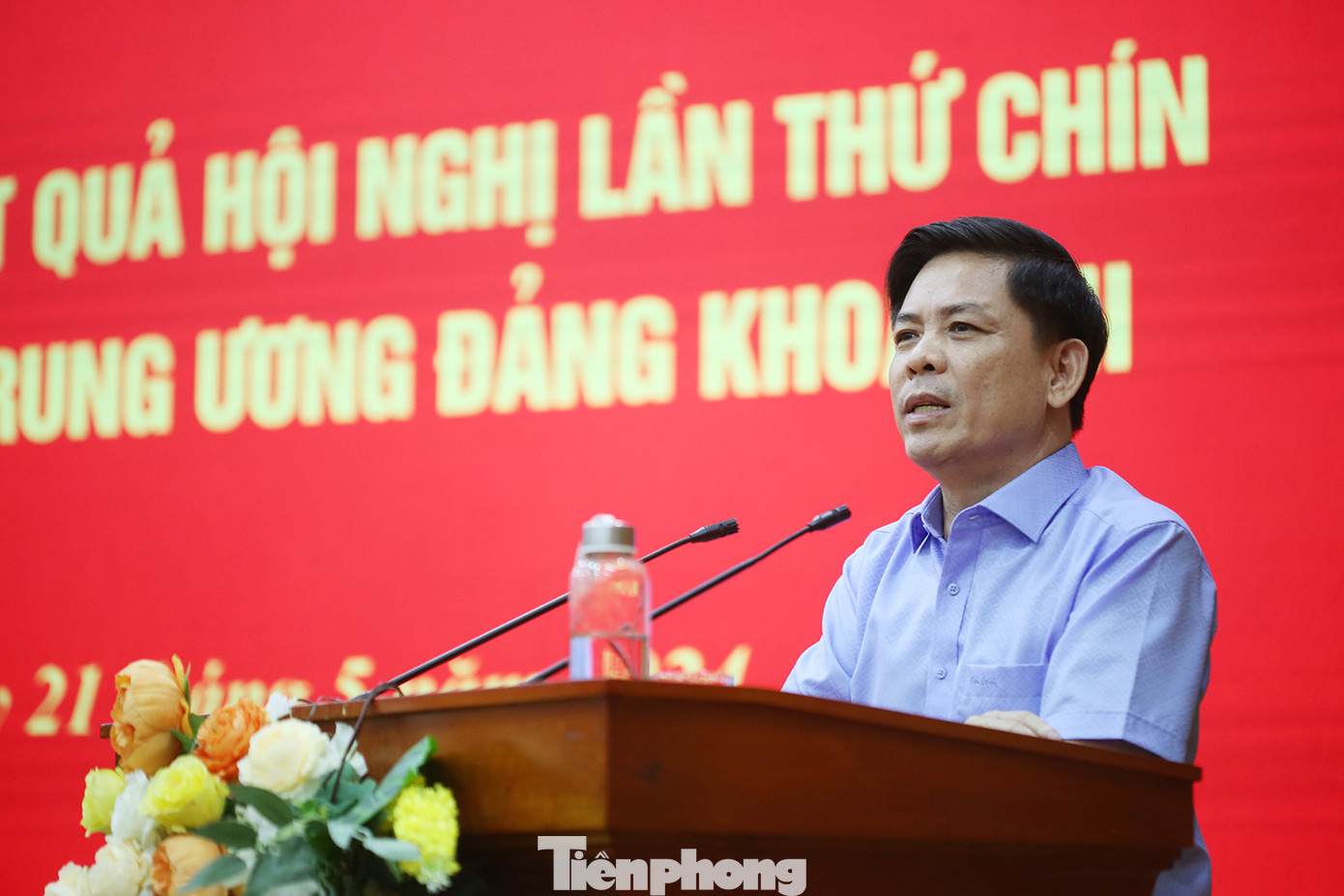 Sau hội nghị chuyên đề Quý II/2024, Bí thư Đảng uỷ Khối cơ quan T.Ư Nguyễn Văn Thể đã thông báo nhanh kết quả Hội nghị lần thứ chín Ban Chấp hành Trung ương Đảng. Ảnh: Trường Phong.