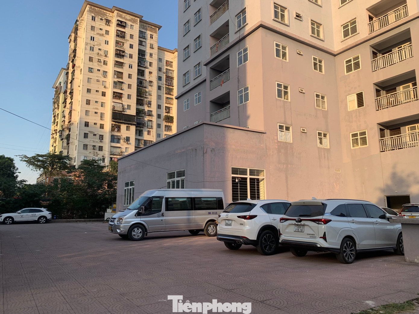 Theo ghi nhận của phóng viên, bãi xe vẫn hoạt động bình thường, như chưa hề có tín hiệu xử lý từ cơ quan chức năng. Ảnh: Đức Nguyễn.