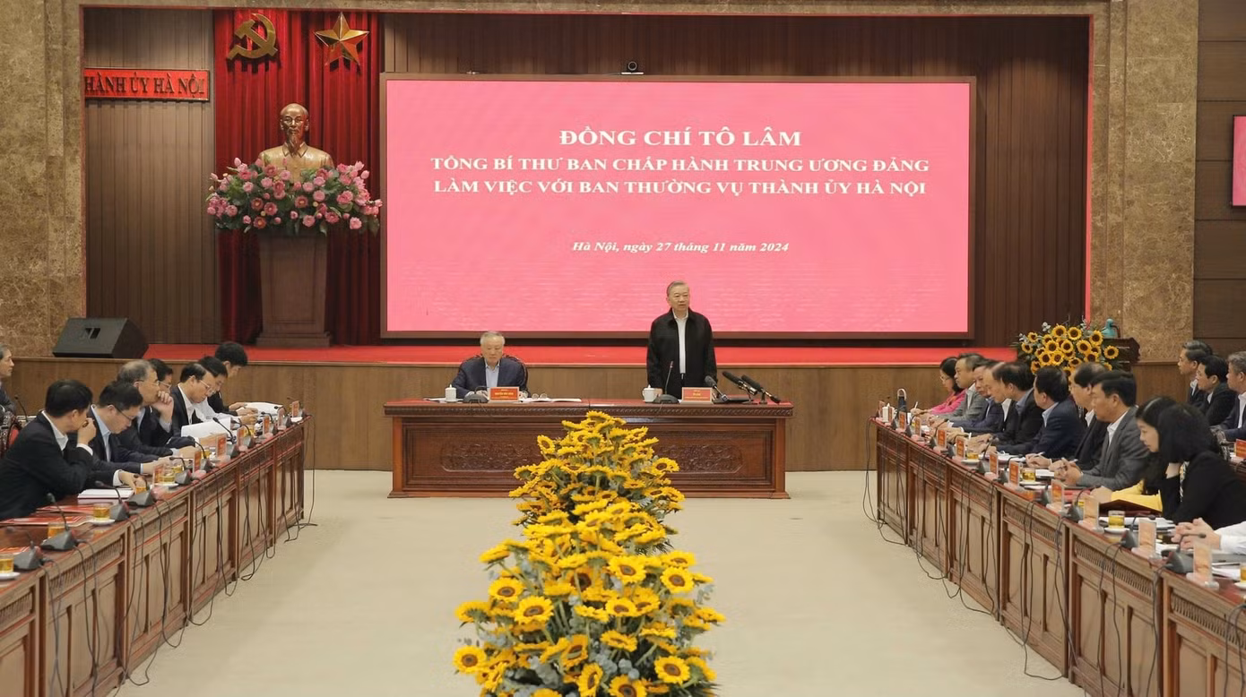 Tổng Bí thư Tô Lâm thăm và làm việc với Ban Thường vụ Thành ủy Hà Nội, sáng 27/11. Ảnh: Viết Thành.
