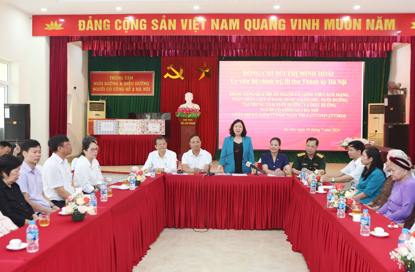 Bí thư Thành ủy Hà Nội Bùi Thị Minh Hoài phát biểu tại cuộc làm việc với Trung tâm Nuôi dưỡng và Điều dưỡng người có công số II Hà Nội (xã Viên An, huyện Ứng Hòa). (Ảnh: Viết Thành) Bí thư Thành ủy Hà Nội Bùi Thị Minh Hoài phát biểu tại cuộc làm việc với Trung tâm Nuôi dưỡng và Điều dưỡng người có công số II Hà Nội (xã Viên An, huyện Ứng Hòa). (Ảnh: Viết Thành)