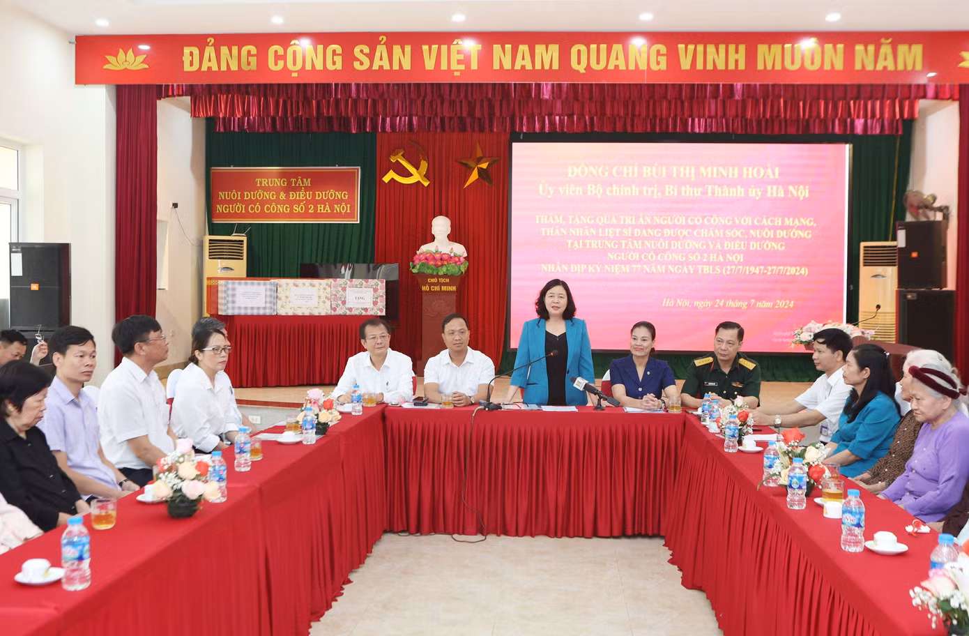 Bí thư Thành ủy Hà Nội Bùi Thị Minh Hoài phát biểu tại cuộc làm việc với Trung tâm Nuôi dưỡng và Điều dưỡng người có công số II Hà Nội (xã Viên An, huyện Ứng Hòa). (Ảnh: Viết Thành) Bí thư Thành ủy Hà Nội Bùi Thị Minh Hoài phát biểu tại cuộc làm việc với Trung tâm Nuôi dưỡng và Điều dưỡng người có công số II Hà Nội (xã Viên An, huyện Ứng Hòa). (Ảnh: Viết Thành)