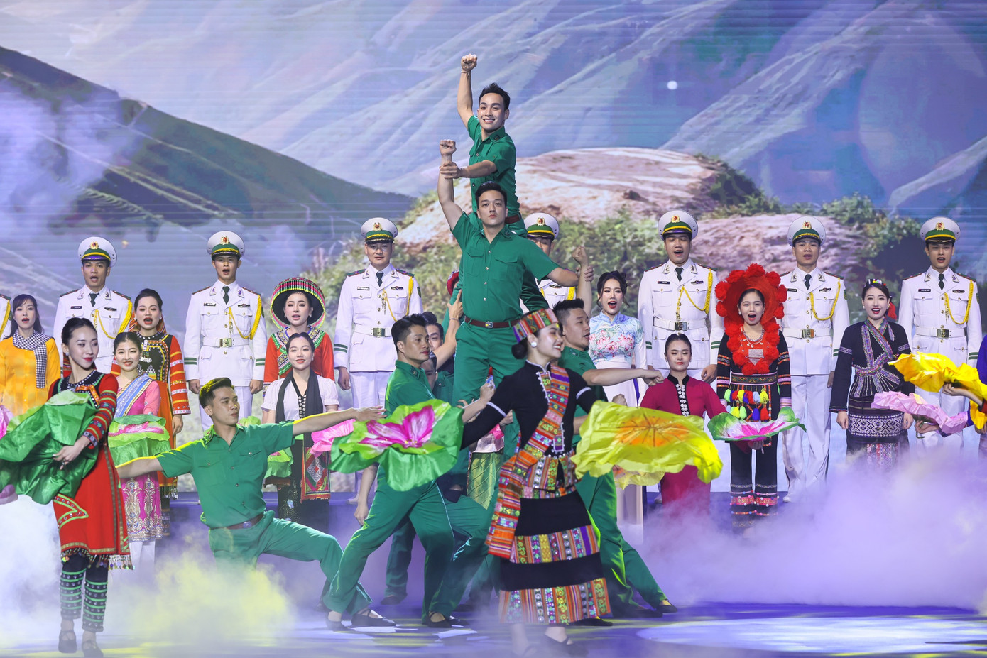 Các tiết mục văn nghệ tại chương trình. Ảnh: Minh Nam. Các tiết mục văn nghệ tại chương trình. Ảnh: Minh Nam.