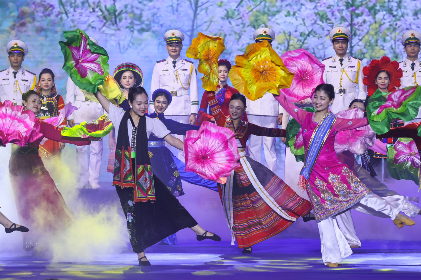 Các tiết mục văn nghệ tại chương trình. Ảnh: Minh Nam. Các tiết mục văn nghệ tại chương trình. Ảnh: Minh Nam.