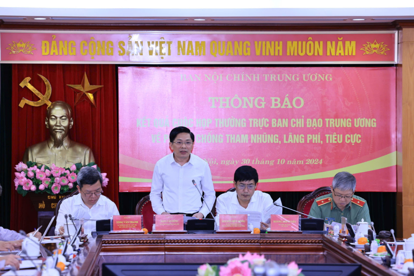 Ông Đặng Văn Dũng - Phó Trưởng Ban Nội chính Trung ương thông tin về kết quả phiên họp của Thường trực Ban Chỉ đạo Trung ương về phòng chống tham nhũng, lãng phí, tiêu cực. Ảnh: PV.