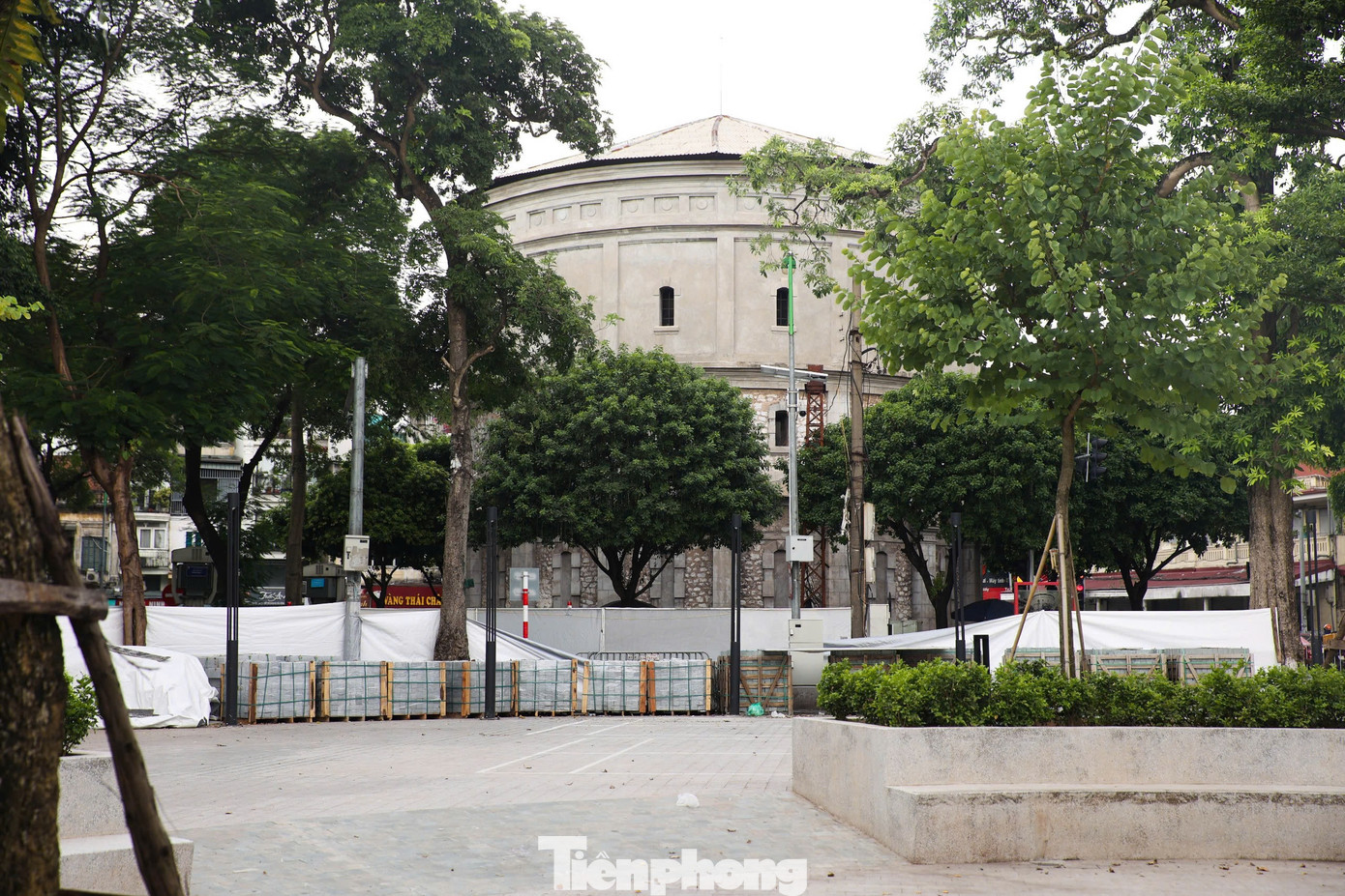 Quận Ba Đình định hướng tạo sự kết nối không gian giữa trục chính Vườn hoa Vạn Xuân - Tượng đài Cảm tử - Tháp nước Hàng Đậu để tạo không gian sinh hoạt văn hoá, nghệ thuật, phục vụ cộng đồng.