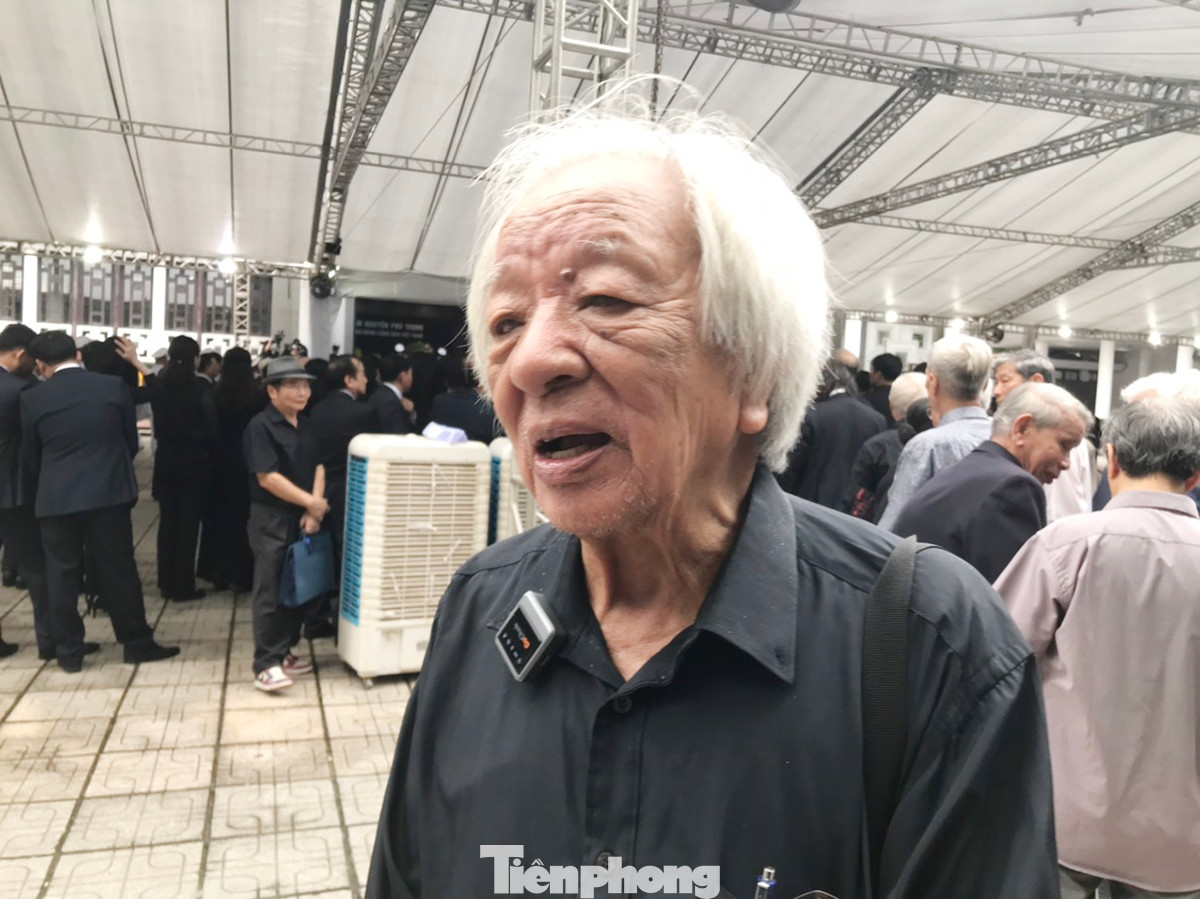 Nhà giáo ưu tú Trần Ngọc Thảo chia sẻ những kỷ niệm về Tổng Bí thư Nguyễn Phú Trọng. (Ảnh: Trường Phong)