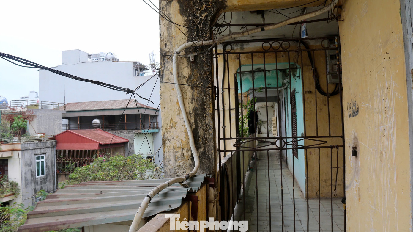 Hà Nội vừa phân cấp, ủy quyền một số nhiệm vụ liên quan đến việc cải tạo chung cư cũ trên địa bàn. Ảnh: Trần Hoàng - Thanh Hiếu.