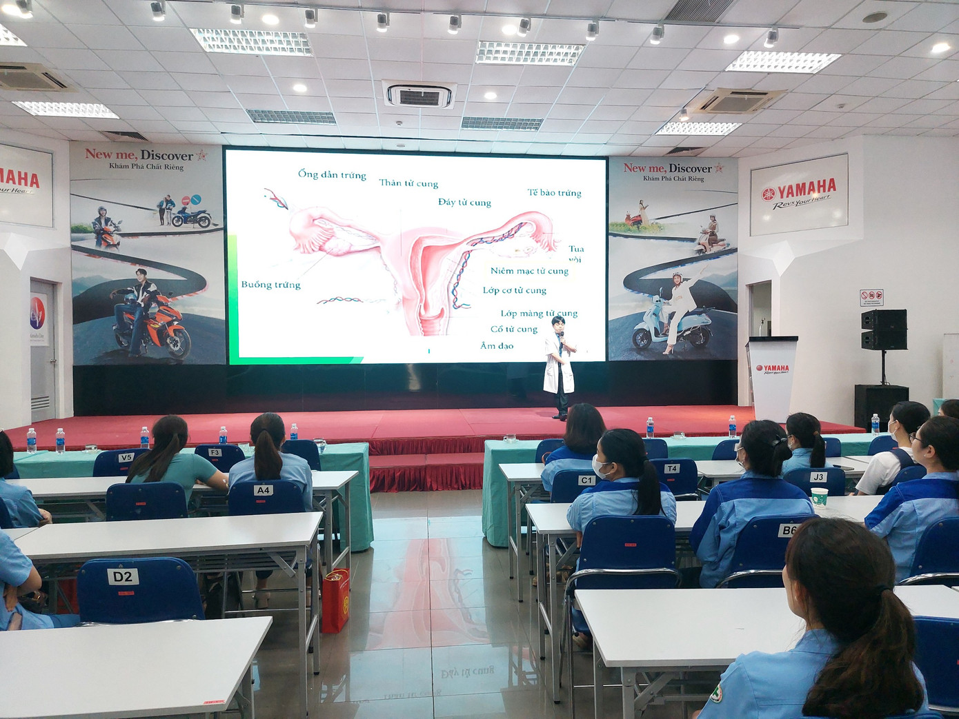 Theo lãnh đạo LĐLĐ thành phố Hà Nội, theo kế hoạch, trên toàn địa bàn thành phố sẽ tổ chức khám sức khỏe sinh sản, tầm soát phát hiện sớm ung thư miễn phí cho 8.000 công nhân, viên chức, lao động, với tổng kinh phí dự kiến hơn 8 tỷ đồng, được trích từ nguồn kinh phí công đoàn và xã hội hoá một phần.