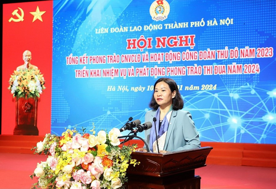 Phó Bí thư Thường trực Thành ủy Hà Nội Nguyễn Thị Tuyến phát biểu tại hội nghị. Ảnh: PV.