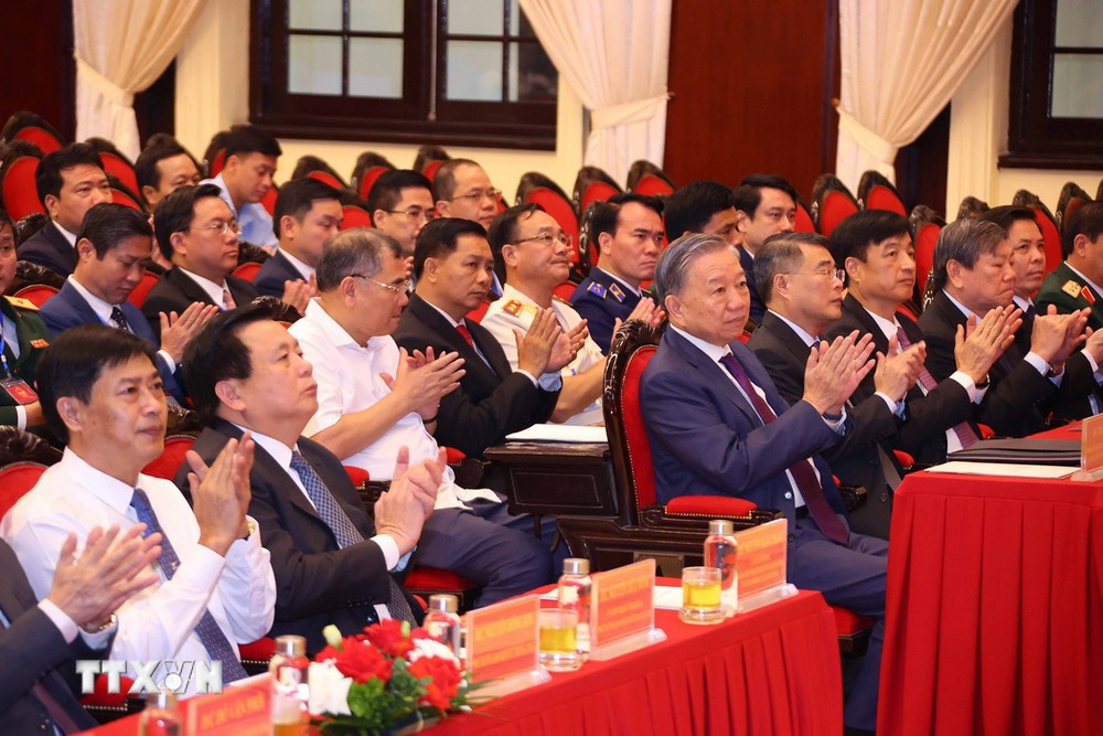 Tổng Bí thư, Chủ tịch nước Tô Lâm và các lãnh đạo Đảng, Nhà nước dự buổi lễ. Ảnh: TTXVN. Tổng Bí thư, Chủ tịch nước Tô Lâm và các lãnh đạo Đảng, Nhà nước dự buổi lễ. Ảnh: TTXVN.