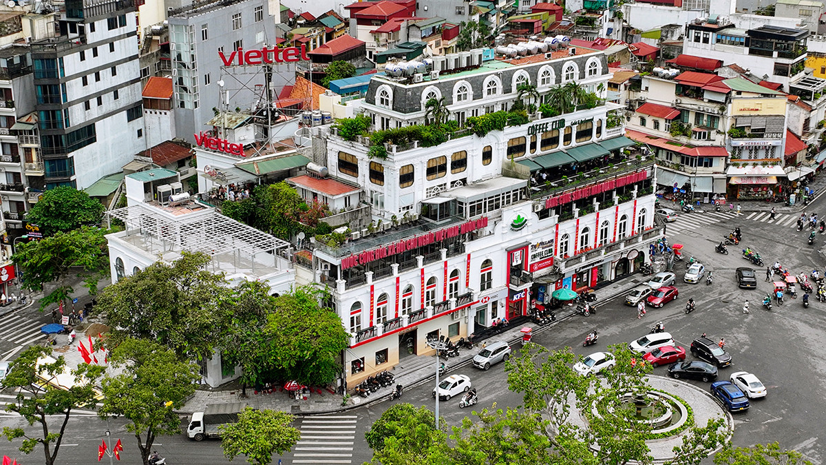 Quanh hồ Gươm, khu phố cổ Hà Nội có nhiều giá trị về lịch sử, quy hoạch, kiến trúc.