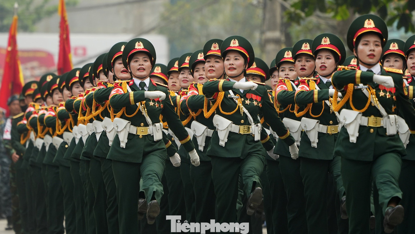 Sáng 5/5, nhiều nữ quân nhân thuộc lực lượng vũ trang tham gia Lễ tổng duyệt diễu binh, diễu hành kỷ niệm 70 năm Chiến thắng Điện Biên Phủ (7/5/1954 - 7/5/2024).