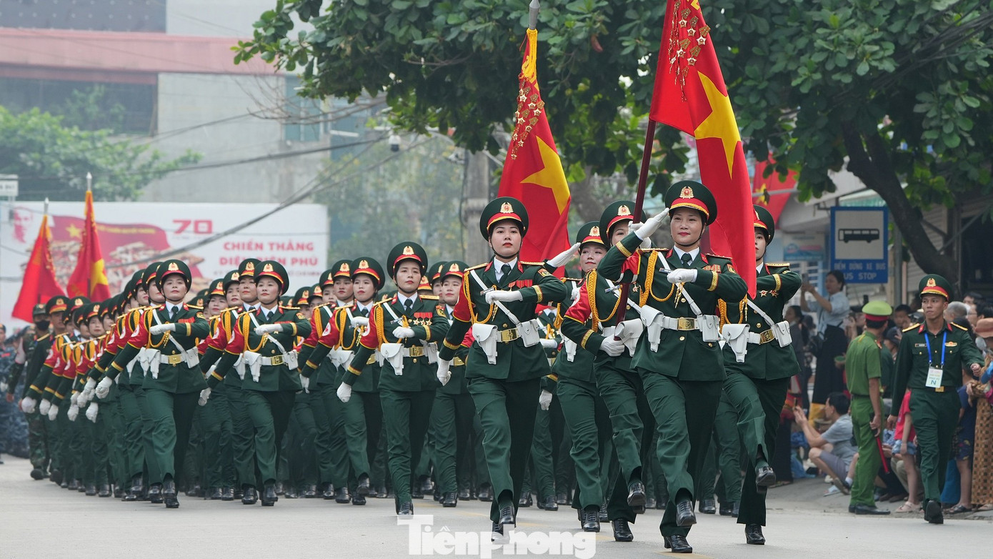 Sáng 5/5, nhiều nữ quân nhân thuộc lực lượng vũ trang tham gia Lễ tổng duyệt diễu binh, diễu hành kỷ niệm 70 năm Chiến thắng Điện Biên Phủ (7/5/1954 - 7/5/2024).