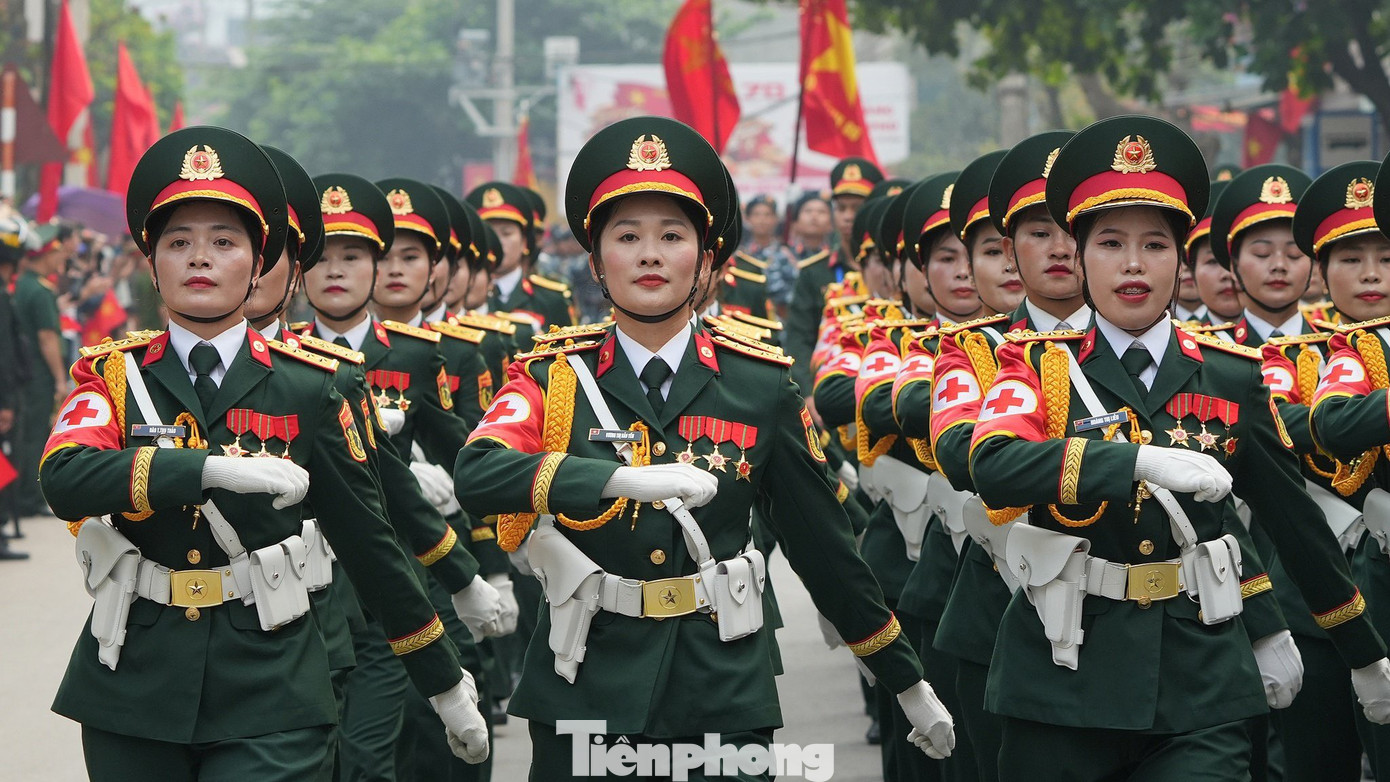 Sáng 5/5, nhiều nữ quân nhân thuộc lực lượng vũ trang tham gia Lễ tổng duyệt diễu binh, diễu hành kỷ niệm 70 năm Chiến thắng Điện Biên Phủ (7/5/1954 - 7/5/2024).