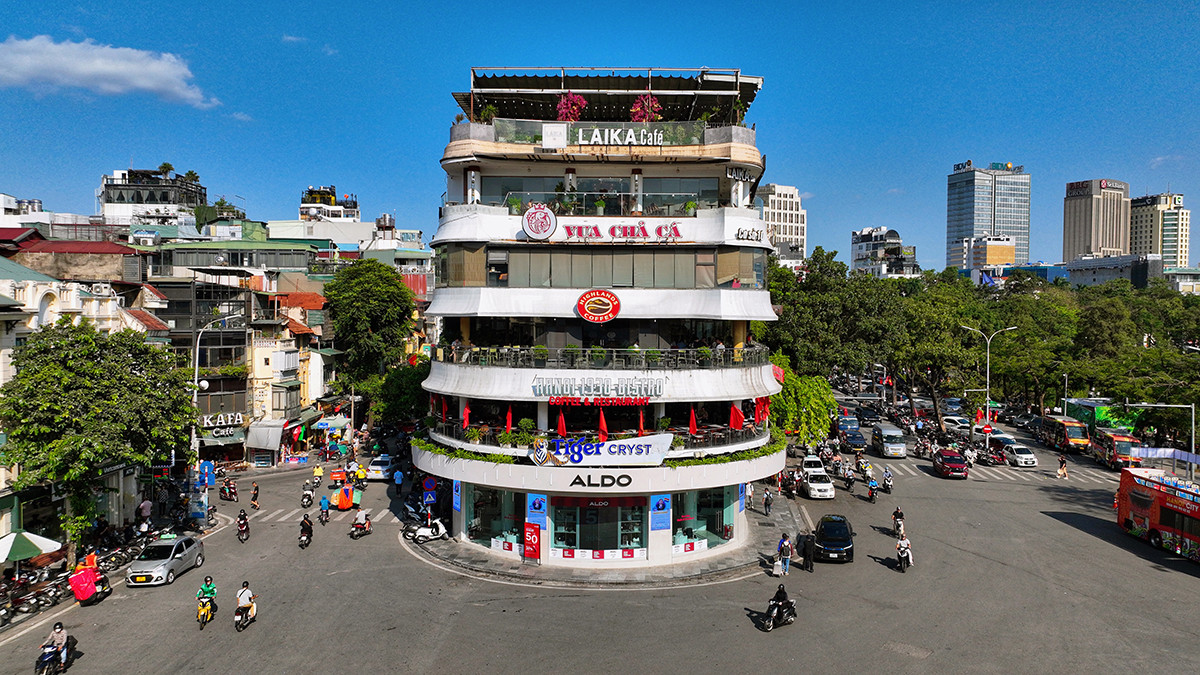 Quanh hồ Gươm, khu phố cổ Hà Nội có nhiều giá trị về lịch sử, quy hoạch, kiến trúc.