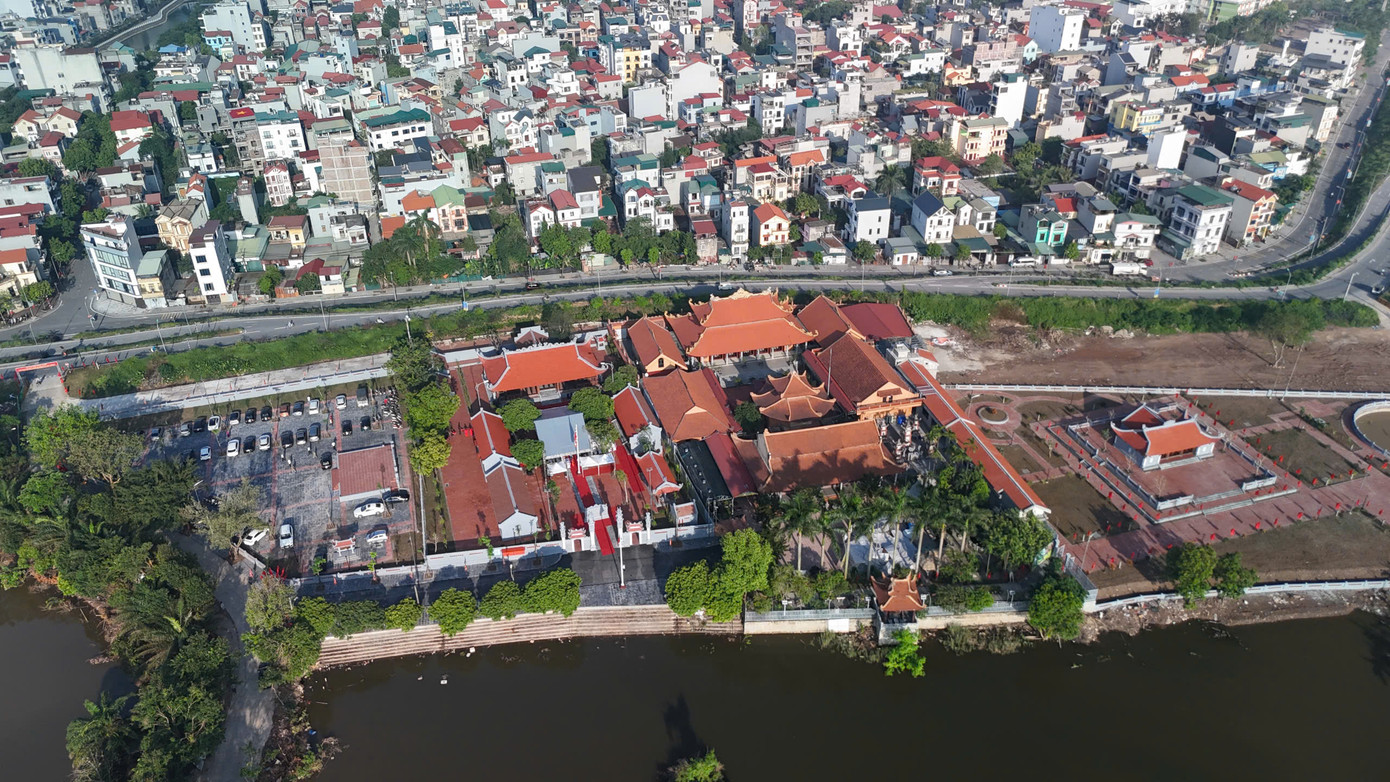 Quận Long Biên đã chi khoảng 46 tỷ đồng để tiến hành tu bổ, tôn tạo, gìn giữ những giá trị kiến trúc, văn hoá, lịch sử của ngôi đình hàng trăm năm tuổi này. Ảnh: Hoàng Mạnh Thắng.