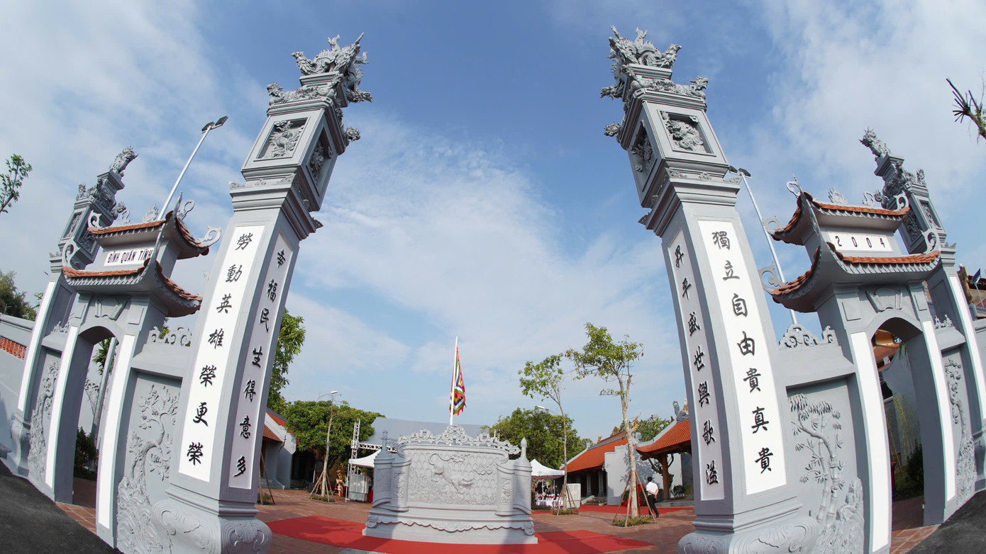 Quận Long Biên đã chi khoảng 46 tỷ đồng để tiến hành tu bổ, tôn tạo, gìn giữ những giá trị kiến trúc, văn hoá, lịch sử của ngôi đình hàng trăm năm tuổi này. Ảnh: Hoàng Mạnh Thắng.