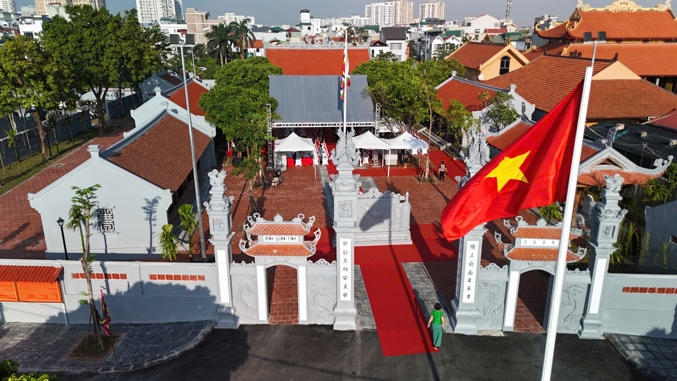 Quận Long Biên đã chi khoảng 46 tỷ đồng để tiến hành tu bổ, tôn tạo, gìn giữ những giá trị kiến trúc, văn hoá, lịch sử của ngôi đình hàng trăm năm tuổi này. Ảnh: Hoàng Mạnh Thắng.