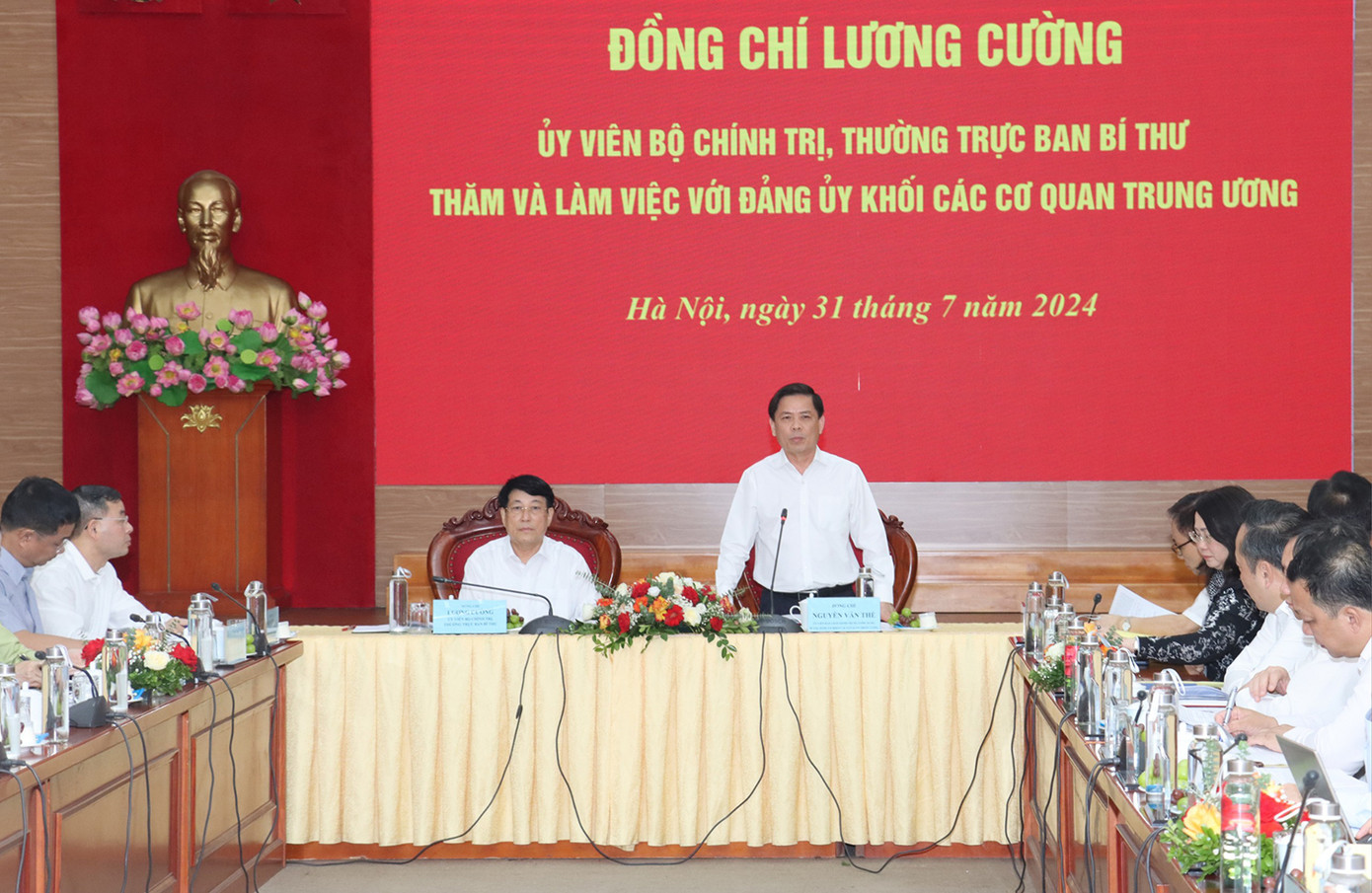 Bí thư Đảng uỷ Khối các cơ quan T.Ư Nguyễn Văn Thể phát biểu tại buổi làm việc. Ảnh: PV.