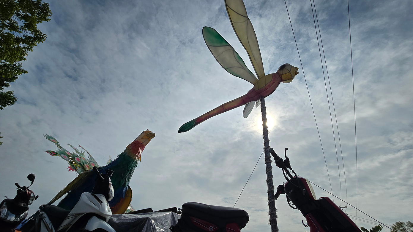 Những năm gần đây, lễ hội Thành Tuyên thu hút rất nhiều khách du lịch trong và ngoài nước bởi sức hút từ những mô hình đèn lồng khổng lồ độc đáo, riêng có. Ảnh: Hoàng Mạnh Thắng.