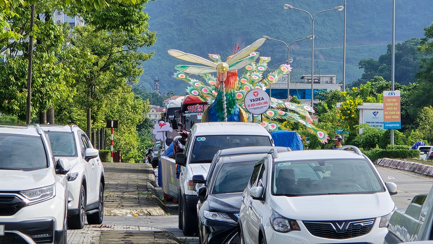 Trước đó, do tình hình mưa lũ căng thẳng, UBND tỉnh Tuyên Quang đã có văn bản thông báo dừng tổ chức liên hoan trình diễn di sản văn hóa phi vật thể đại diện của nhân loại; lễ hội Thành Tuyên năm 2024 và các hoạt động trong khuôn khổ liên hoan và lễ hội.