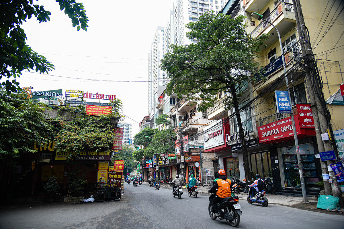 Nút thắt cổ chai ở đường Nguyễn Tuân thường xuyên gây ùn tắc giao thông. Ảnh: Hữu Thắng. Nút thắt cổ chai ở đường Nguyễn Tuân thường xuyên gây ùn tắc giao thông. Ảnh: Hữu Thắng.