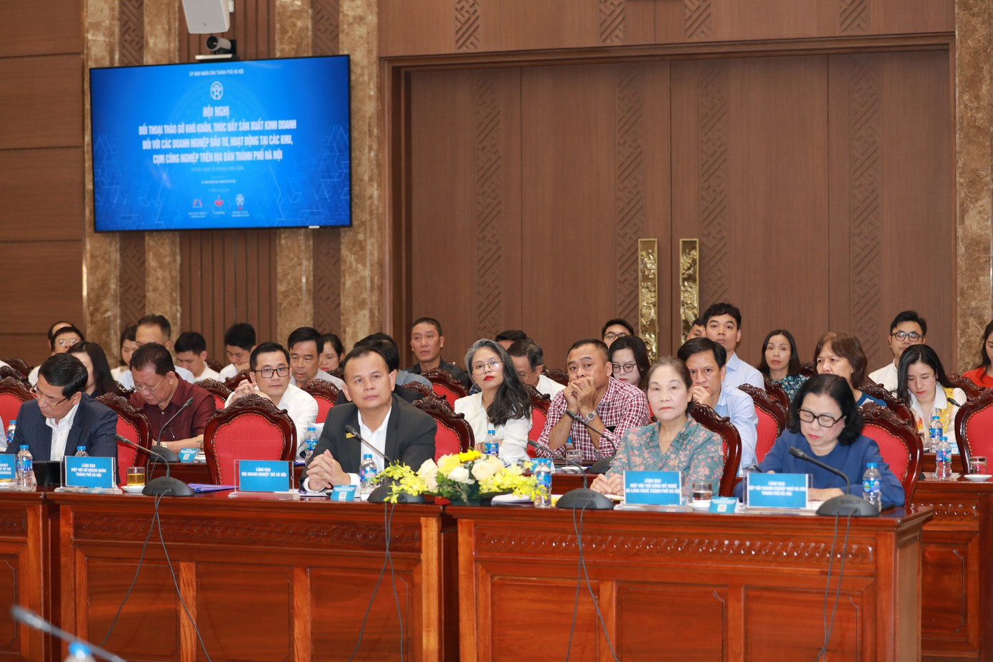 Đại diện các doanh nghiệp đầu tư trong khu, cụm công nghiệp ở Hà Nội dự hội nghị. Ảnh: PV.