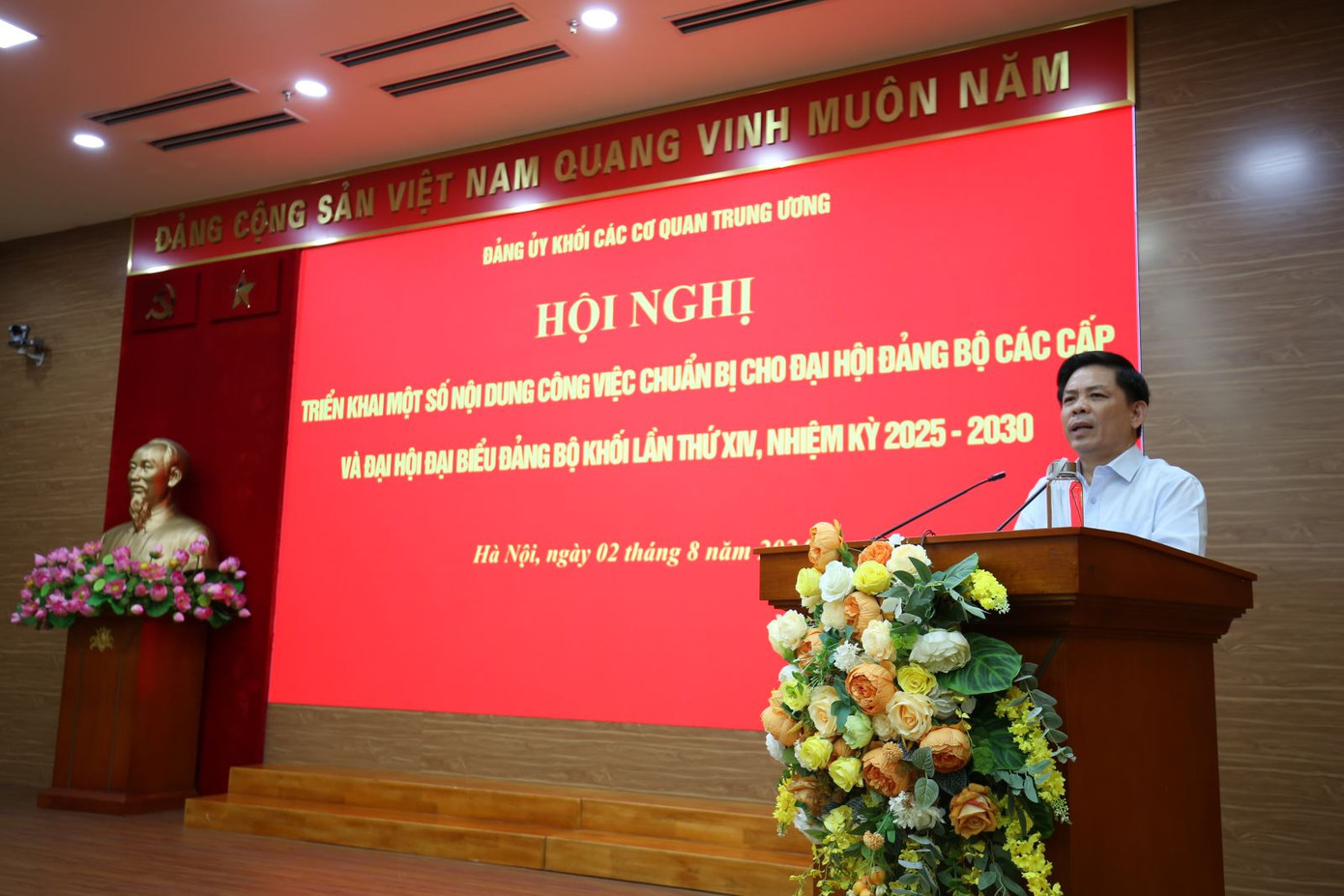 Bí thư Đảng uỷ Khối các cơ quan T.Ư Nguyễn Văn Thể phát biểu tại hội nghị. Ảnh: ĐUK.