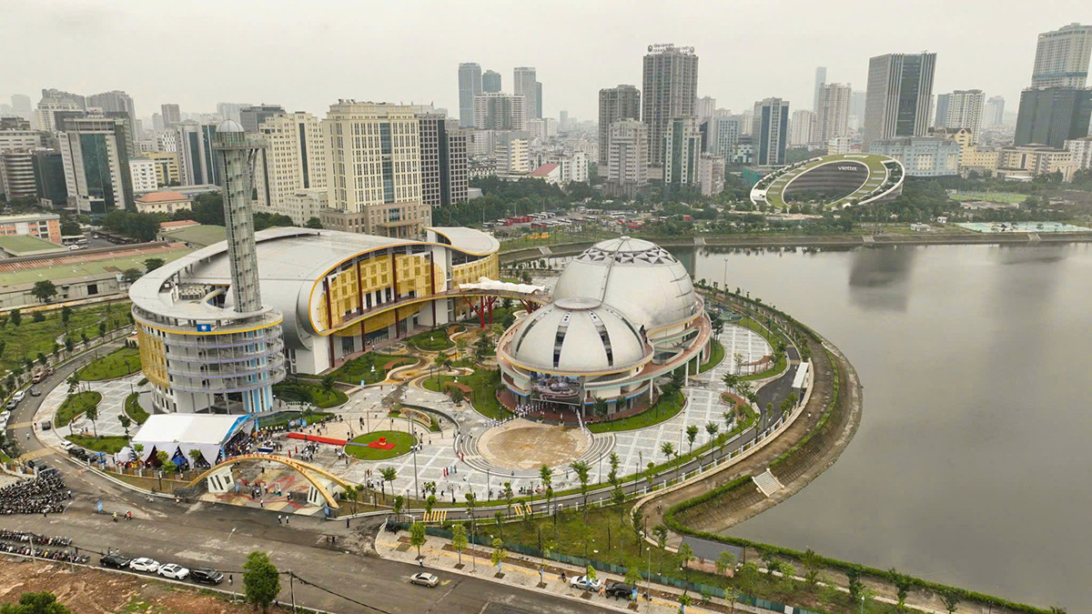 Nhiều cao ốc, nhiều công trình nghìn tỷ được xây dựng, góp phần đưa "diện mạo" thành phố ngày càng khang trang, phát triển.