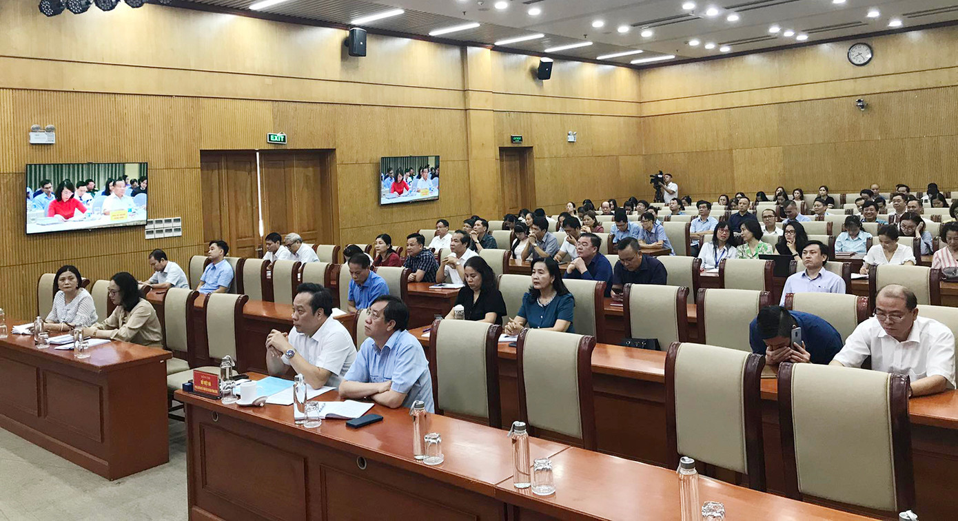 Theo Ban tổ chức, hội nghị được truyền trực tiếp đến 15.644 điểm cầu trên toàn quốc, tới hơn 1,28 triệu cán bộ, đảng viên. Trong ảnh là điểm cầu trực tuyến tại Đảng uỷ Khối các cơ quan Trung ương. (Ảnh: Trường Phong)