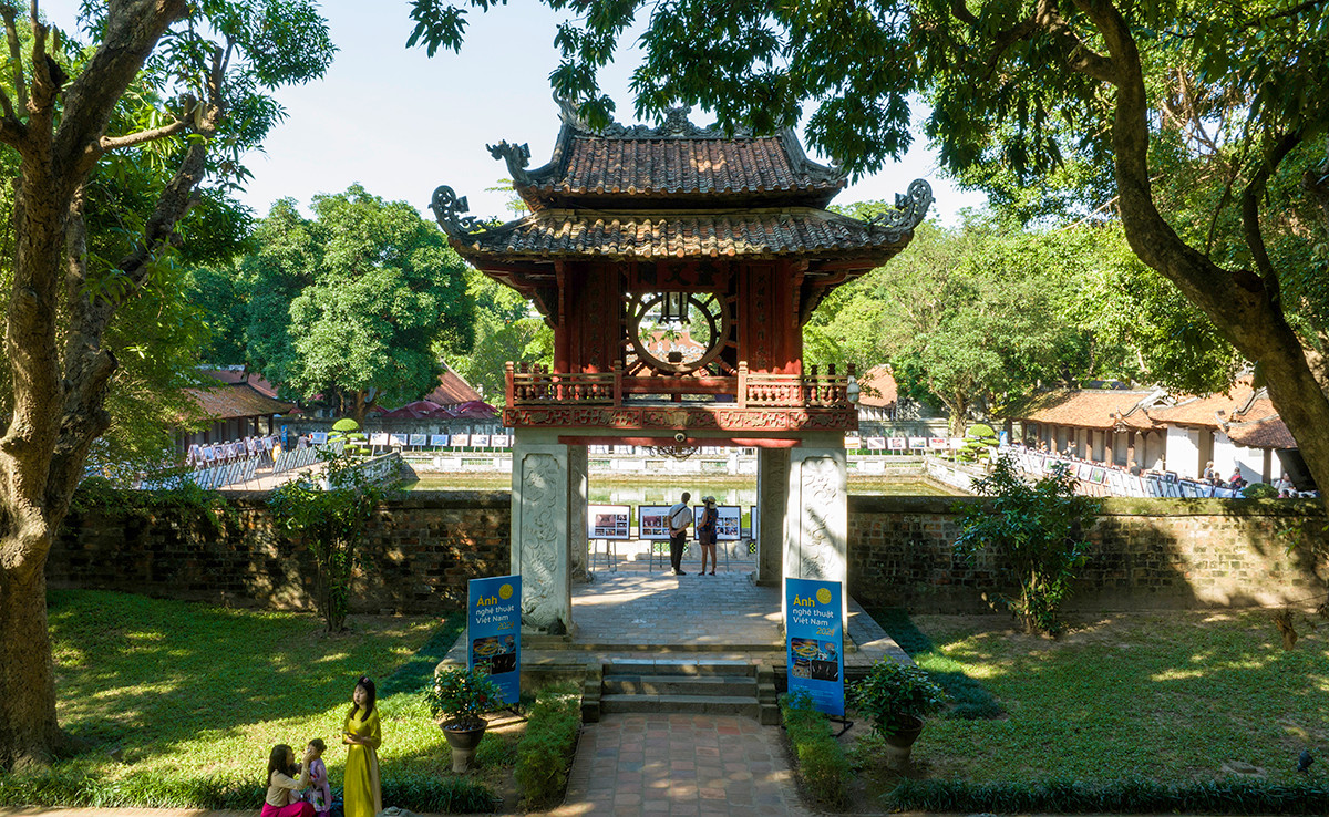 Hà Nội có nhiều công trình lưu giữ các giá trị lịch sử lâu đời như Hoàng thành Thăng Long, Văn miếu Quốc Tử Giám.