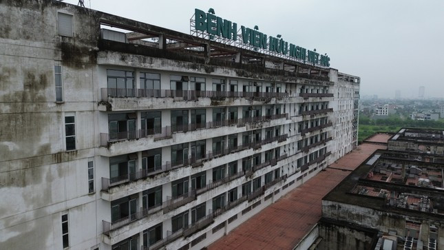 Bệnh viện Bạch Mai cơ sở 2 và Bệnh viện Hữu nghị Việt Đức cơ sở 2 tại Hà Nam xây dựng đã nhiều năm nhưng giờ vẫn "treo", không đưa vào sử dụng gây lãng phí lớn. Ảnh: Tiền Phong. Bệnh viện Bạch Mai cơ sở 2 và Bệnh viện Hữu nghị Việt Đức cơ sở 2 tại Hà Nam xây dựng đã nhiều năm nhưng giờ vẫn "treo", không đưa vào sử dụng gây lãng phí lớn. Ảnh: Tiền Phong.