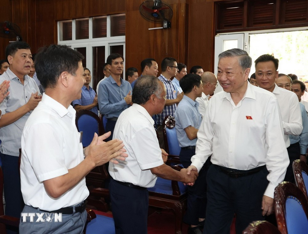 Tổng Bí thư, Chủ tịch nước Tô Lâm với cử tri Hưng Yên. Ảnh: TTXVN.