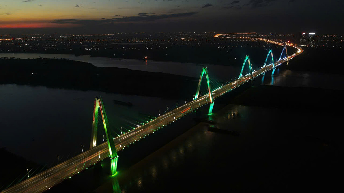 Trong tương lai, Hà Nội định hướng nhiều trục phát triển, trong đó lấy sông Hồng làm trục cảnh quan trung tâm, đưa thành phố "cất cánh", tạo "kỳ tích sông Hồng", dẫn đầu, đồng hành cùng kỷ nguyên vươn mình của đất nước, dân tộc.