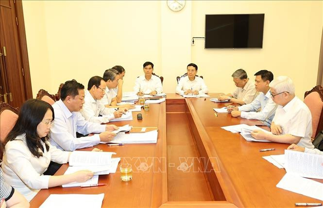 Các đại biểu thảo luận tại tổ. Ảnh: Trí Dũng/TTXVN