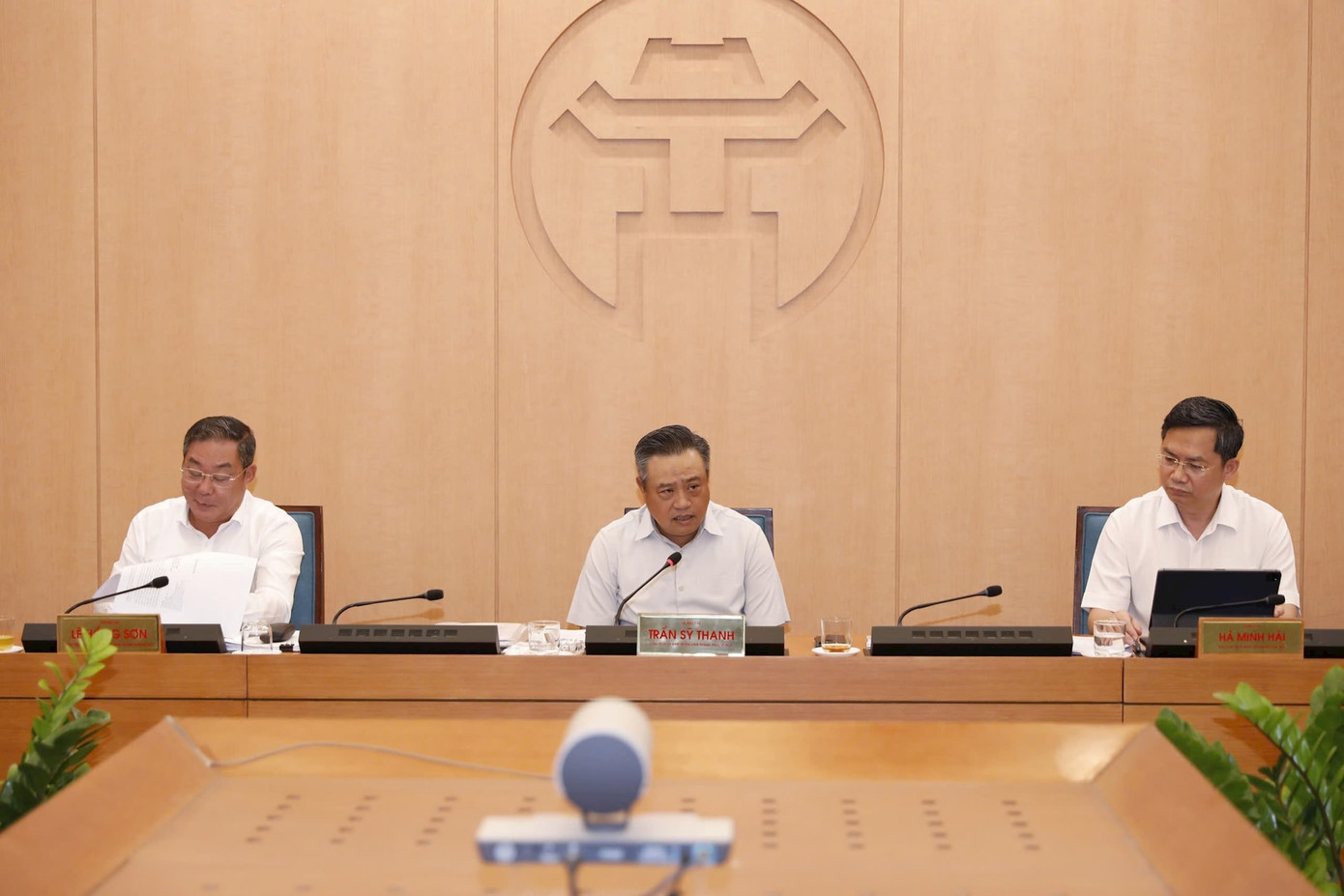 Chủ tịch UBND thành phố Hà Nội Trần Sỹ Thanh kết luận cuộc họp. Ảnh: PV. Chủ tịch UBND thành phố Hà Nội Trần Sỹ Thanh kết luận cuộc họp. Ảnh: PV.